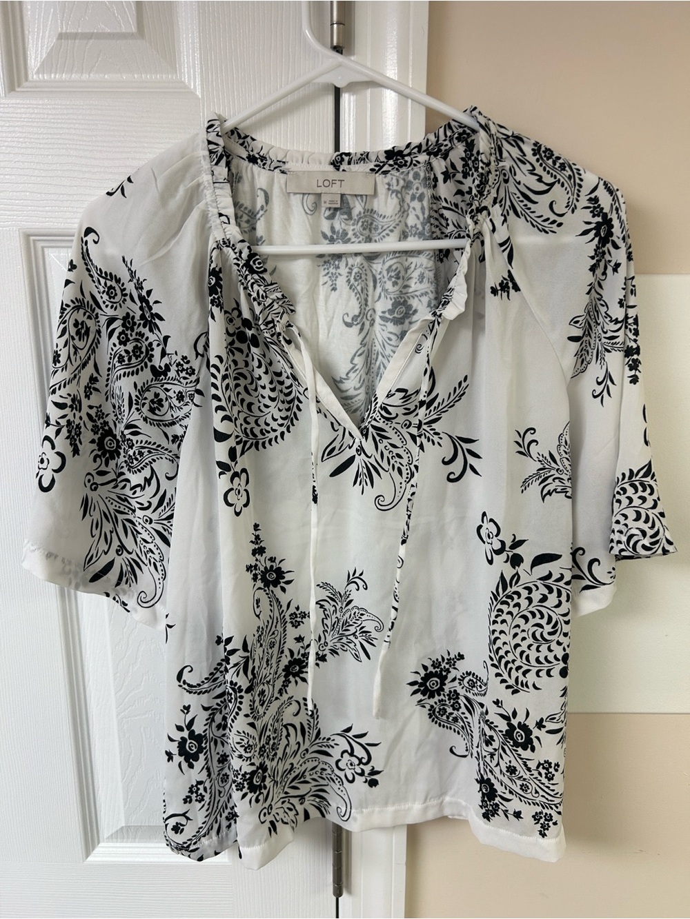 Loft paisley print short sleeve blouse